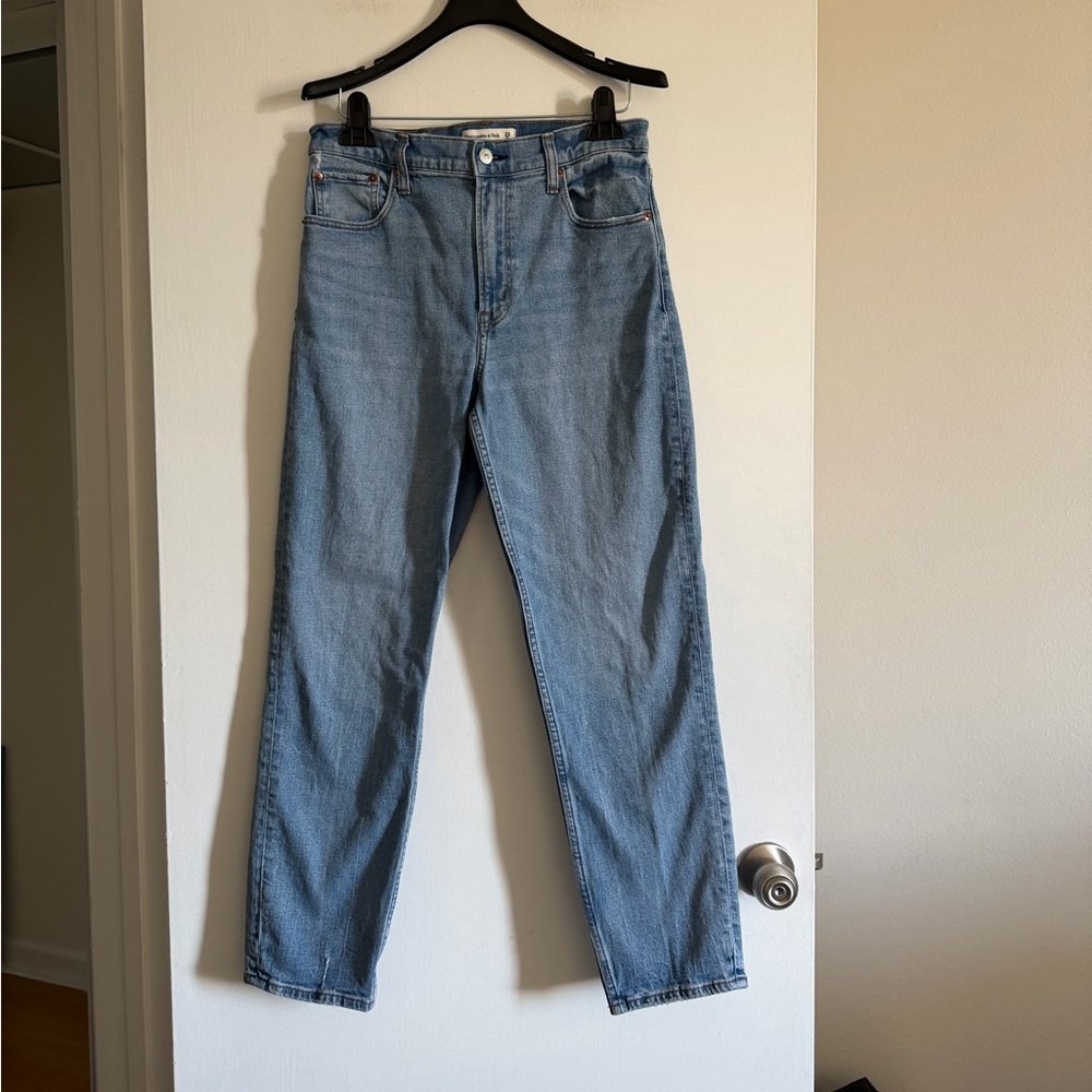 Abercrombie & Fitch Classic Blue ‘The Mom High Rise’ Denim Jeans size 29/8L EUC
